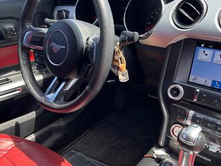 2017 Ford Mustang GT Premium - Interior Steering Wheel With Keys Image